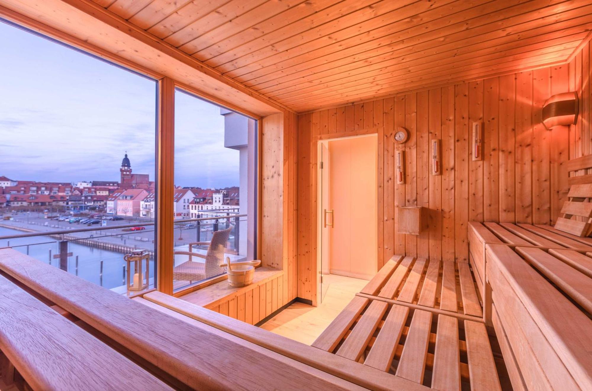 Mueritz Utkiek - Apartment Mit Seeblick & Balkon In Der Hafenresidenz Waren  Dış mekan fotoğraf