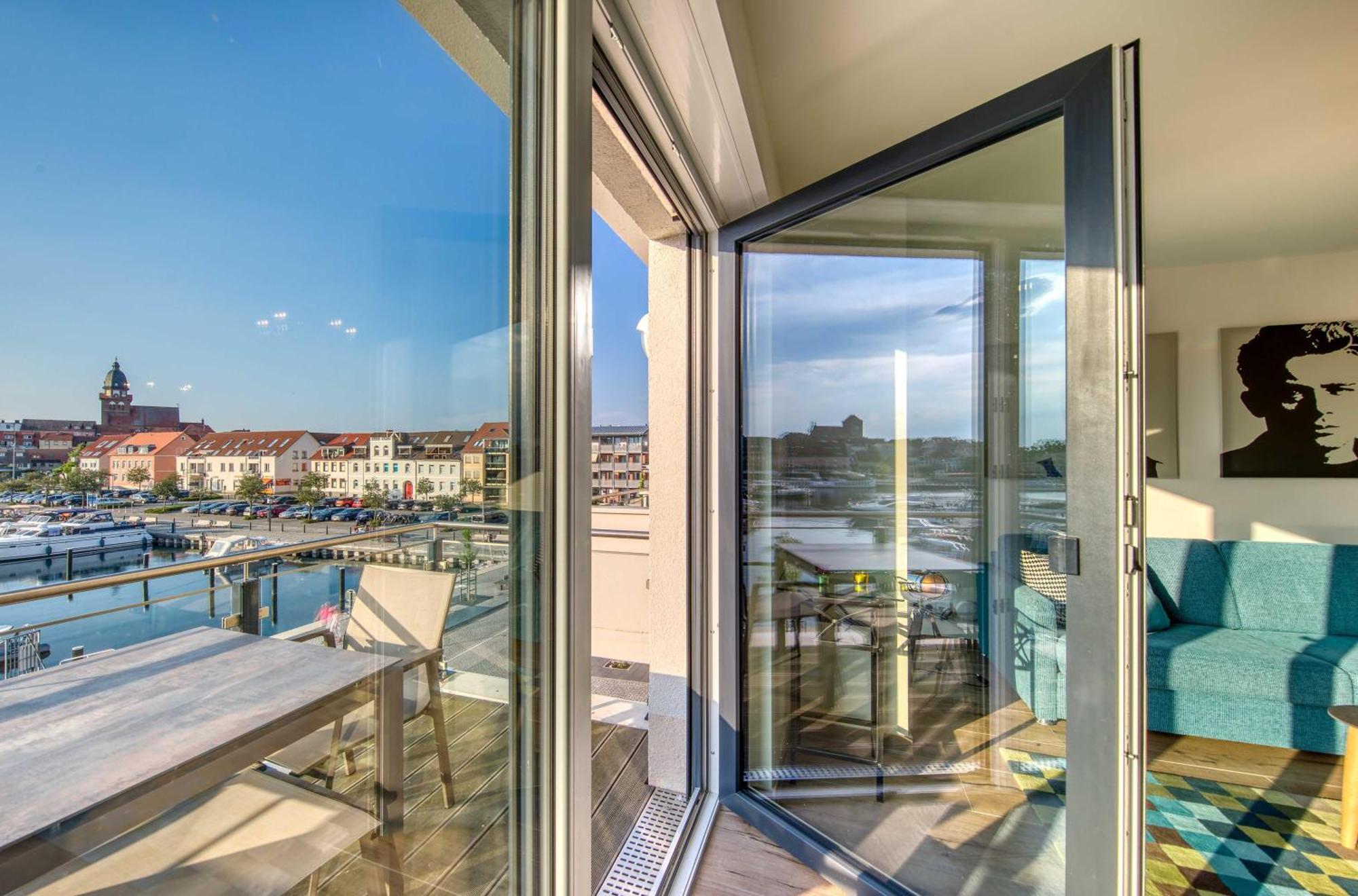 Mueritz Utkiek - Apartment Mit Seeblick & Balkon In Der Hafenresidenz Waren  Dış mekan fotoğraf